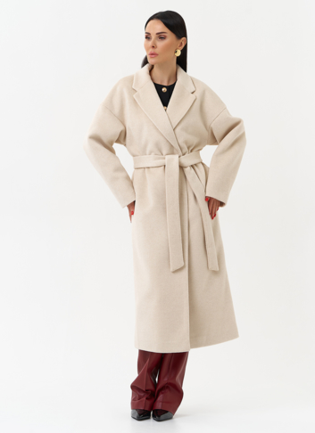 Женское пальто с английским воротником