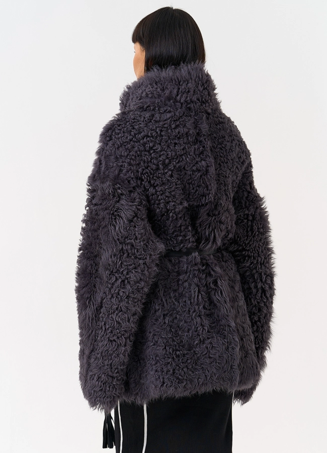 Женская двухсторонняя дубленка с декоративным поясом модель № 31617 в кредит