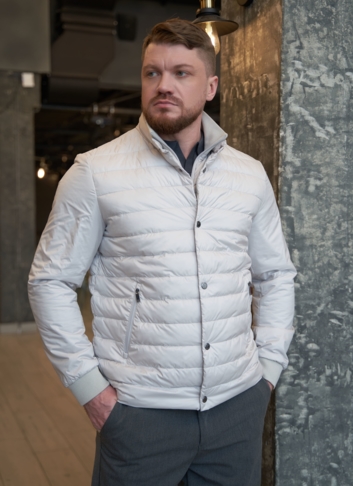 Мужская куртка серого цвета