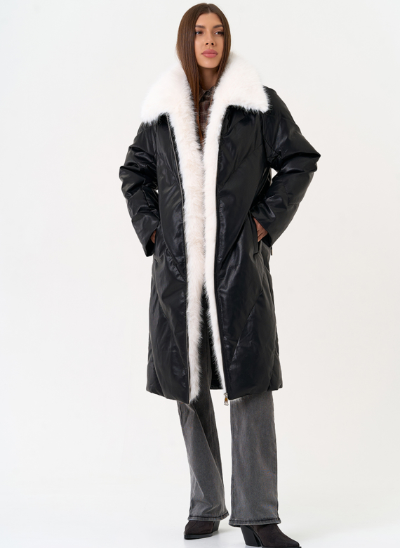 Женский пуховик из эко кожи с отделкой из эко меха