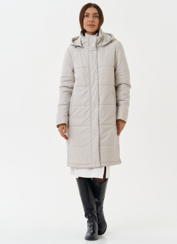 Светлый пуховик из эко кожи 