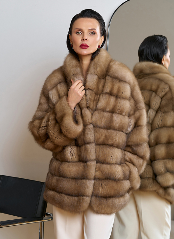 Женская шуба из куницы с воротником