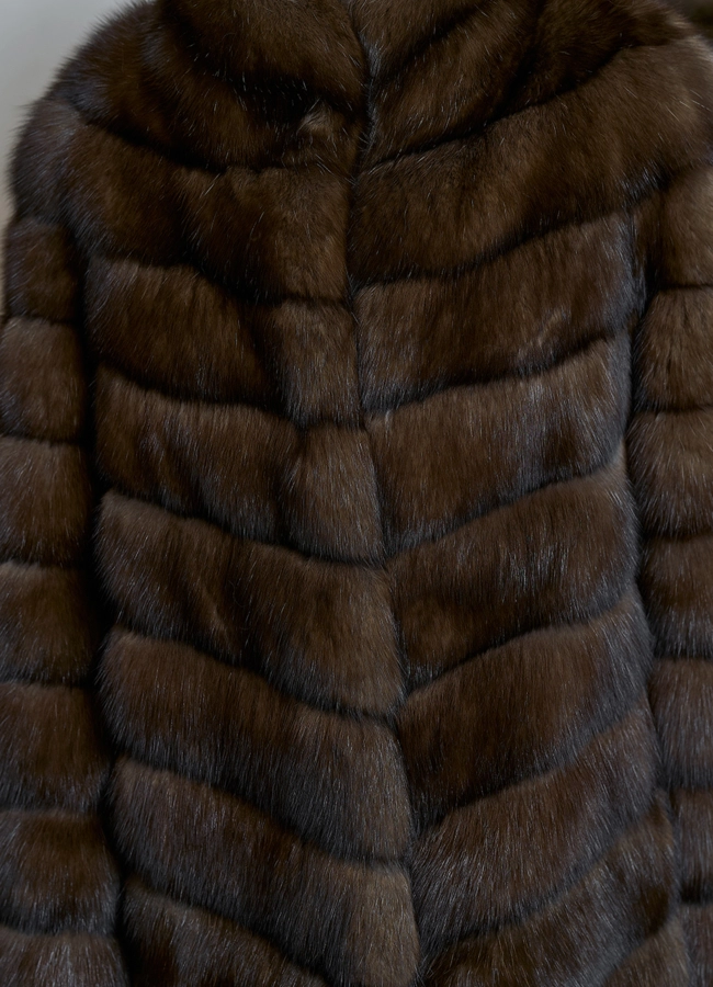 Женская шуба из соболя с воротником стойкой модель № 31773 универмаг малина