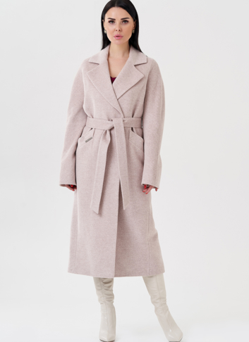 Светлое женское пальто с поясом