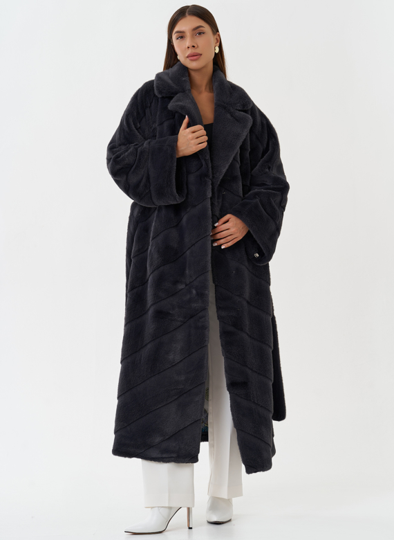 Длинное пальто из эко меха серого цвета