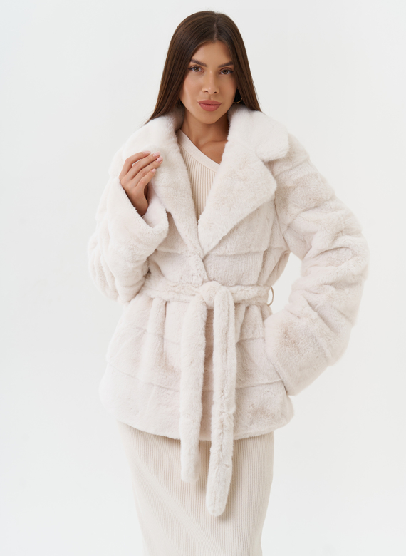 Короткая шуба из эко меха с английским воротником