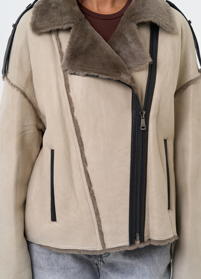 Светлая натуральная дубленка модель № 31360 в рассрочку