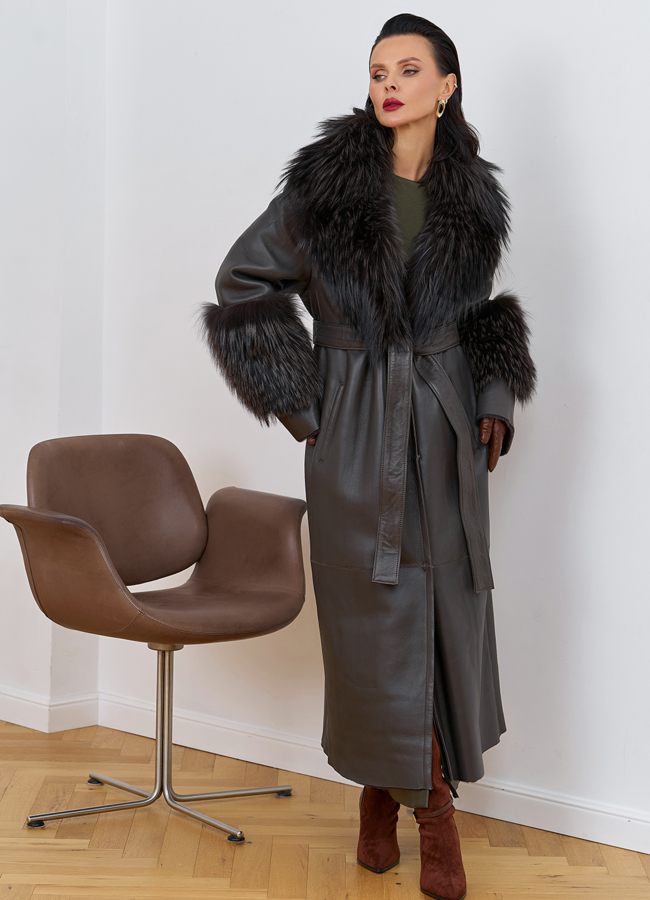 фото Женская натуральная дубленка с отделкой из меха лисы модель № 31610