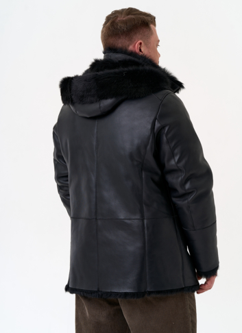 Мужская дубленка черного цвета с капюшоном
