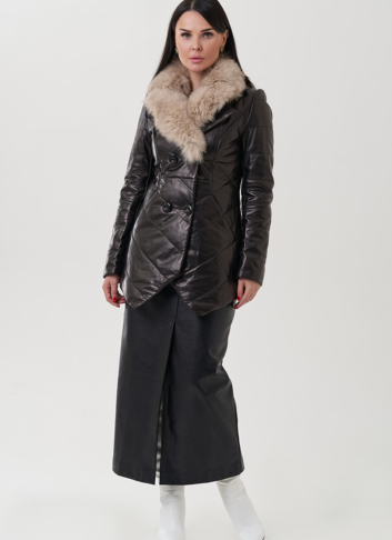 Кожаная куртка на пуговицах с английским воротником, отделка песец