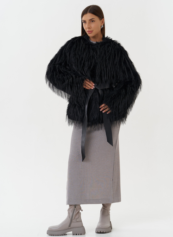 Женская шуба под эко страуса черного цвета