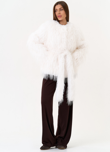 Женская шуба под эко страуса белого цвета