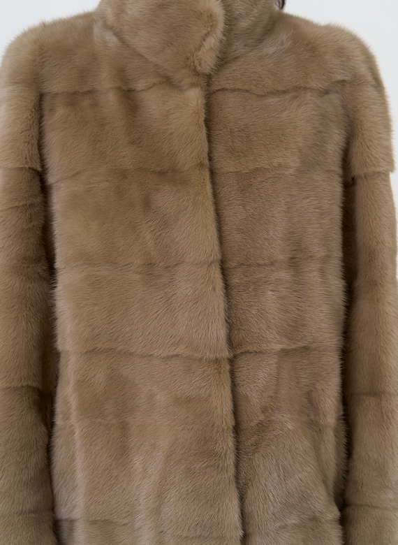 Короткая шуба из норки с воротником стойкой