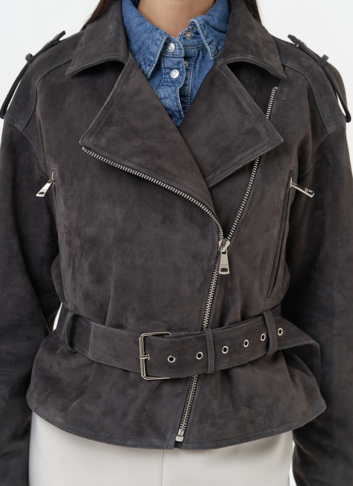 Женская куртка из натуральной замши с поясом