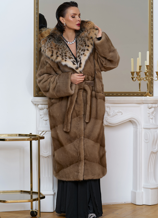 Женская шуба из меха норки с капюшоном из меха рыси модель № 31162 в рассрочку